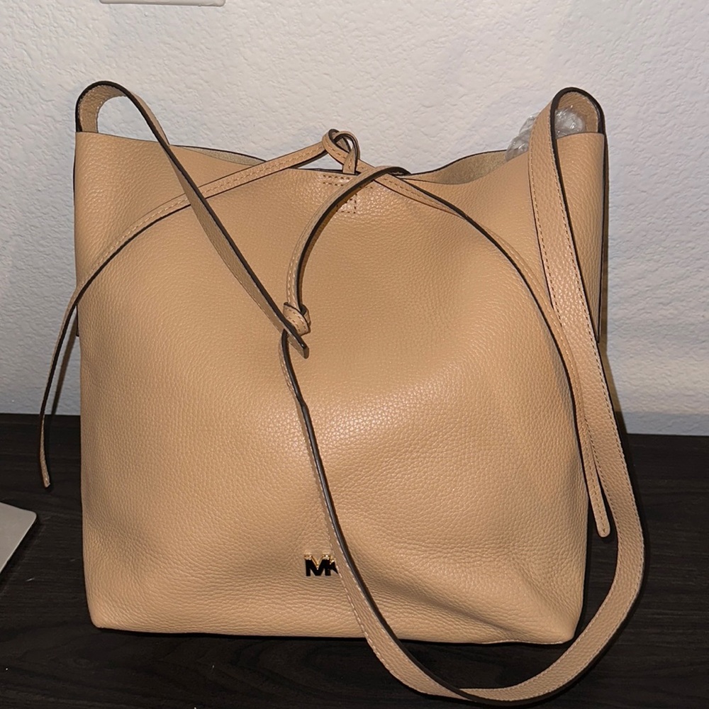 Michael Kors Junie Large Pebbled Leather Messenger Crossbody Bag - Picture 3 of 13